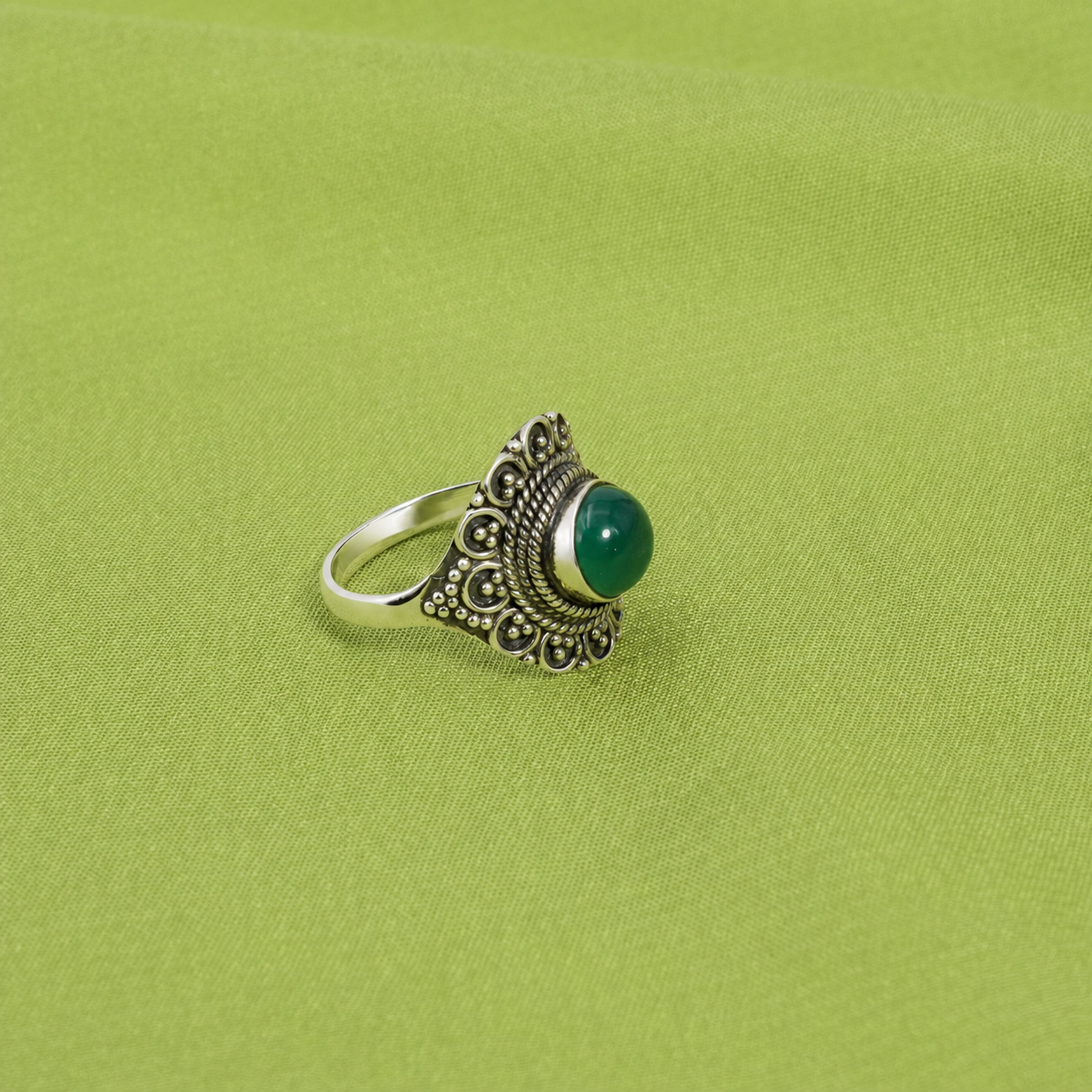 Heritage Emerald Ring – 925 Sterling Silver – OYA by Gemkara view 2